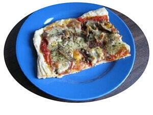 pizza cu salam, ciuperci, suc de rosii, mozzarella, ulei de masline, condimente Kotanyi Gourmet pentru pizza